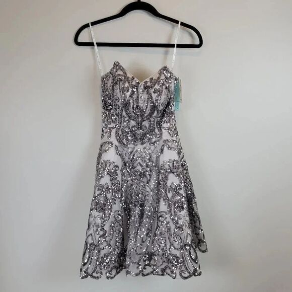 Camille La Vie Prom Dress Grey Metallic Sequin Lace‎ Up Back NWT Size 0 - Picture 3 of 14
